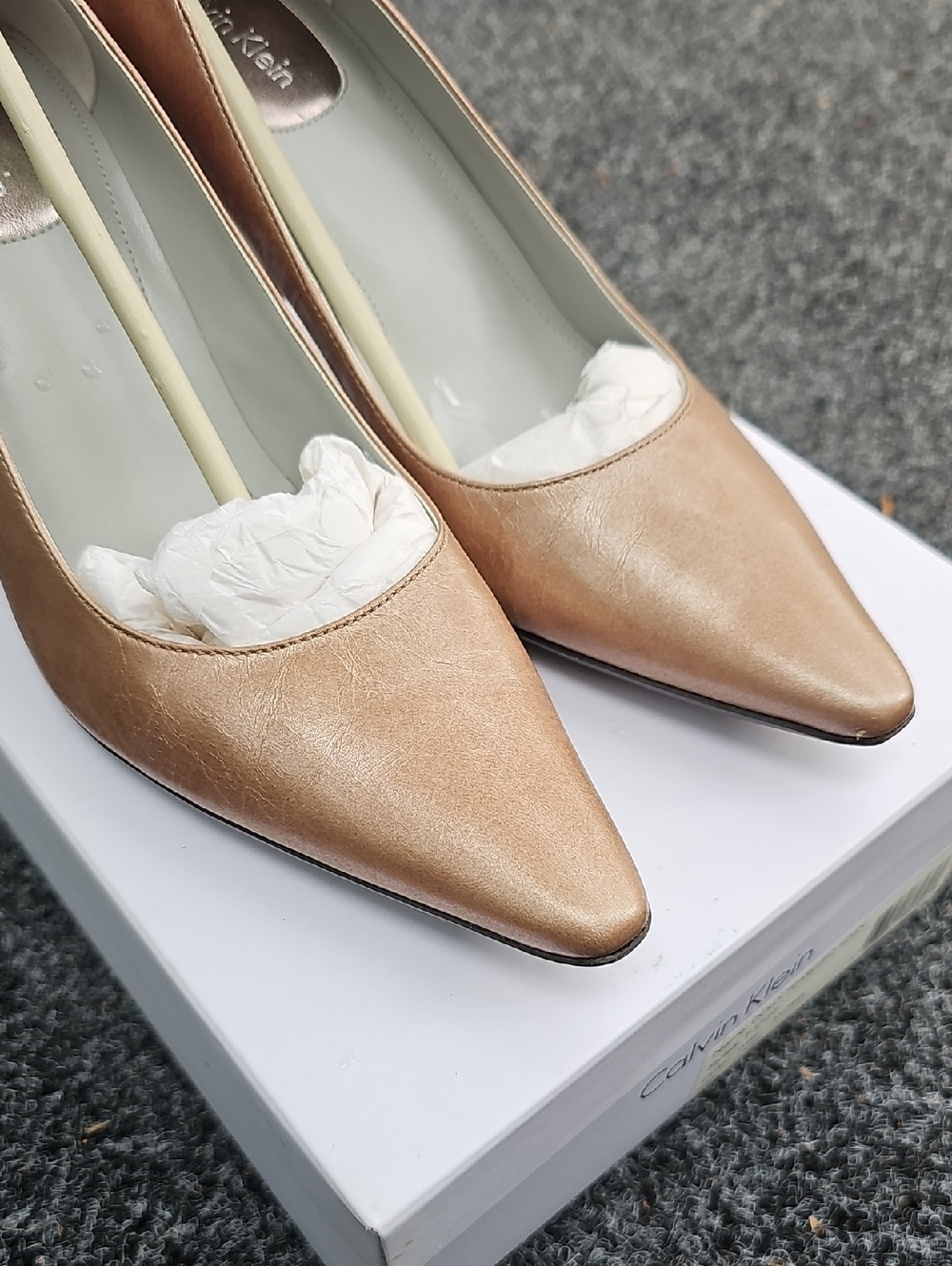 Calvin Klein Women's 7 Dolly Pearlized Metallic Nude Pointed Toe Pumps - Picture 7 of 9